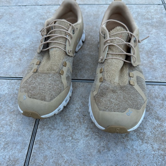 On running Cloud shoes - Picture 11 of 15